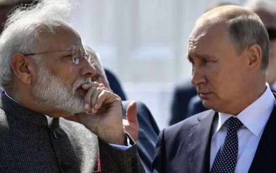 Punong Ministro ng India na si Narendra Modi (L) at Pangulo ng Russia na si Vladimir Putin (R).  Larawan: AFP/file