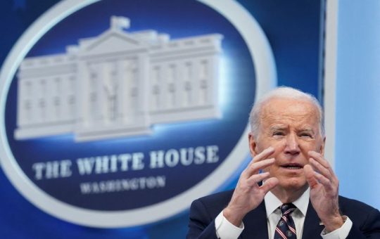 Sinabi ni Biden na sinusuportahan ng Estados Unidos ang mga mamamayang Ukrainian, palakpakan ng Kongreso